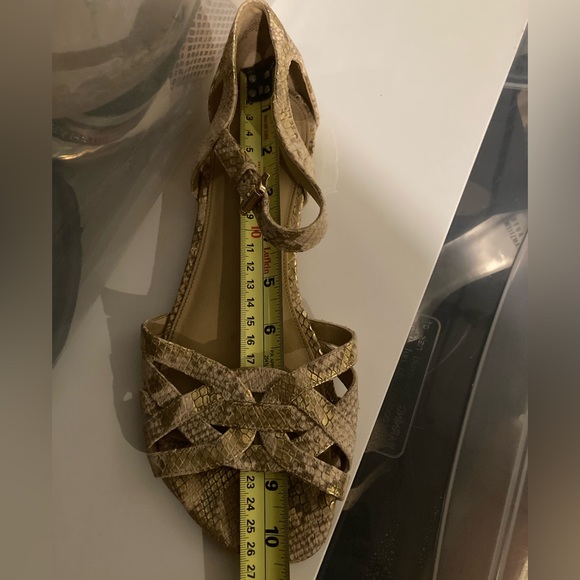 Michael Kors tan snakeskin sandals (tan / beige / gold), ankle straps, flat - Picture 8 of 10